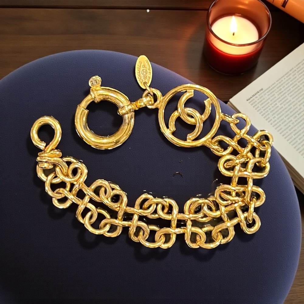 VINTAGE 1993 CHANEL CC CHARM GOLD CHAIN LINK BRACELET - Picture 1 of 11